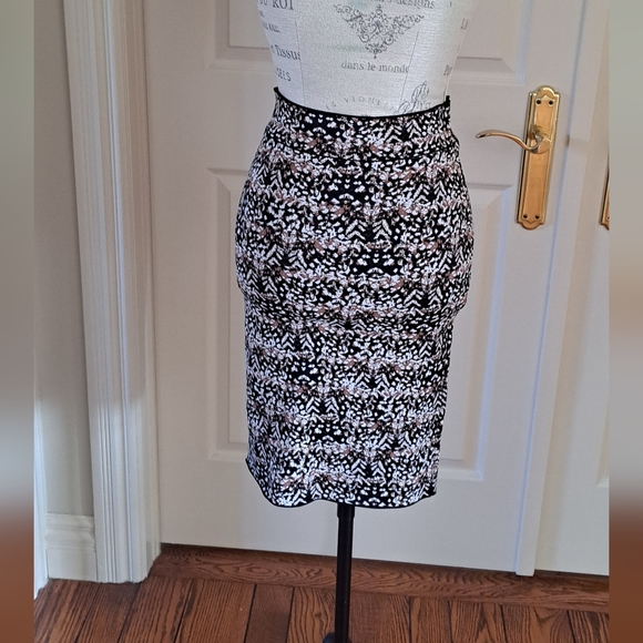 BCBG MaxAzria pencil skirt - Picture 2 of 5